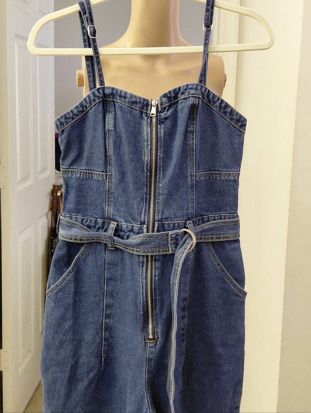 Lk Nw Denim Front-Zip Jumpsuit  Belted Zipper Front Super Cute Sz. S